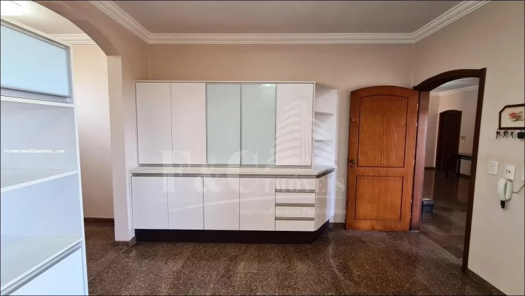 Imagem Casa para Venda em Limeira, Centro, 4 dormitórios, 2 suítes, 2 banheiros, 4 vagas