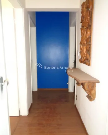 Imagem Amplo e iluminado apartamento com 3 + 1 dormitórios com armários embutidos, sendo 1 suíte. A sala...