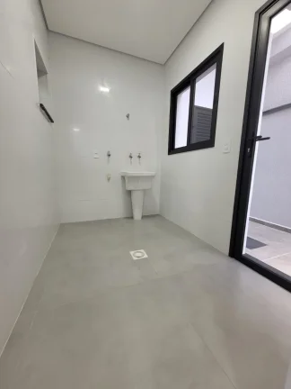Imagem Casa de Luxo no Condomínio Parque Ibiti Reserva em Sorocaba-SP: 3 Quartos, 1 Suíte, 2 Salas, 3 Banheiros, 2 Vagas de Garagem - 218m².