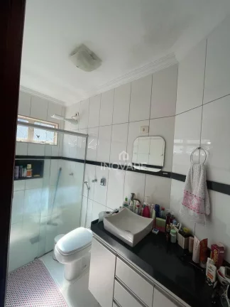 Imagem Casa com 4 dormitórios à venda por R$ 750.000,00 - Jardim América - Itumbiara/GO