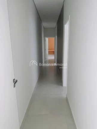 Imagem Casa térrea em condomínio fechado, com 193 m² de área construída em terreno de 300 m².
Possui ...