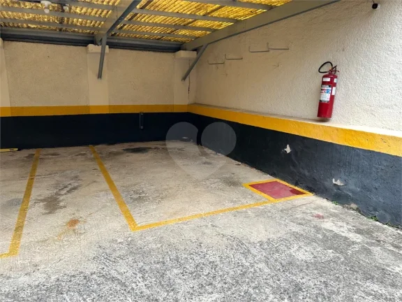 Imagem Apartamento à venda com 2 quartos no condomínio Ed. Emília, São Paulo - SP