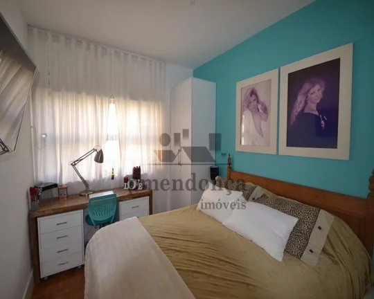 Imagem Lindo apartamento amplo arejado, decorado com muito bom gosto, todo reformado, com living para 02 am...