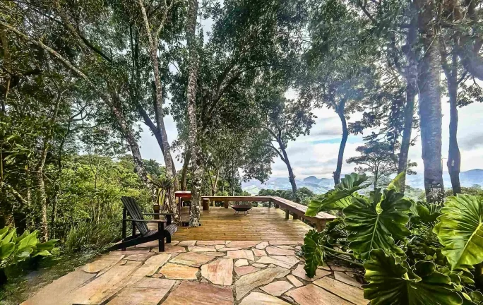 Imagem Design e Natureza: A Obra de Carlos Verna na Serra da Mantiqueira