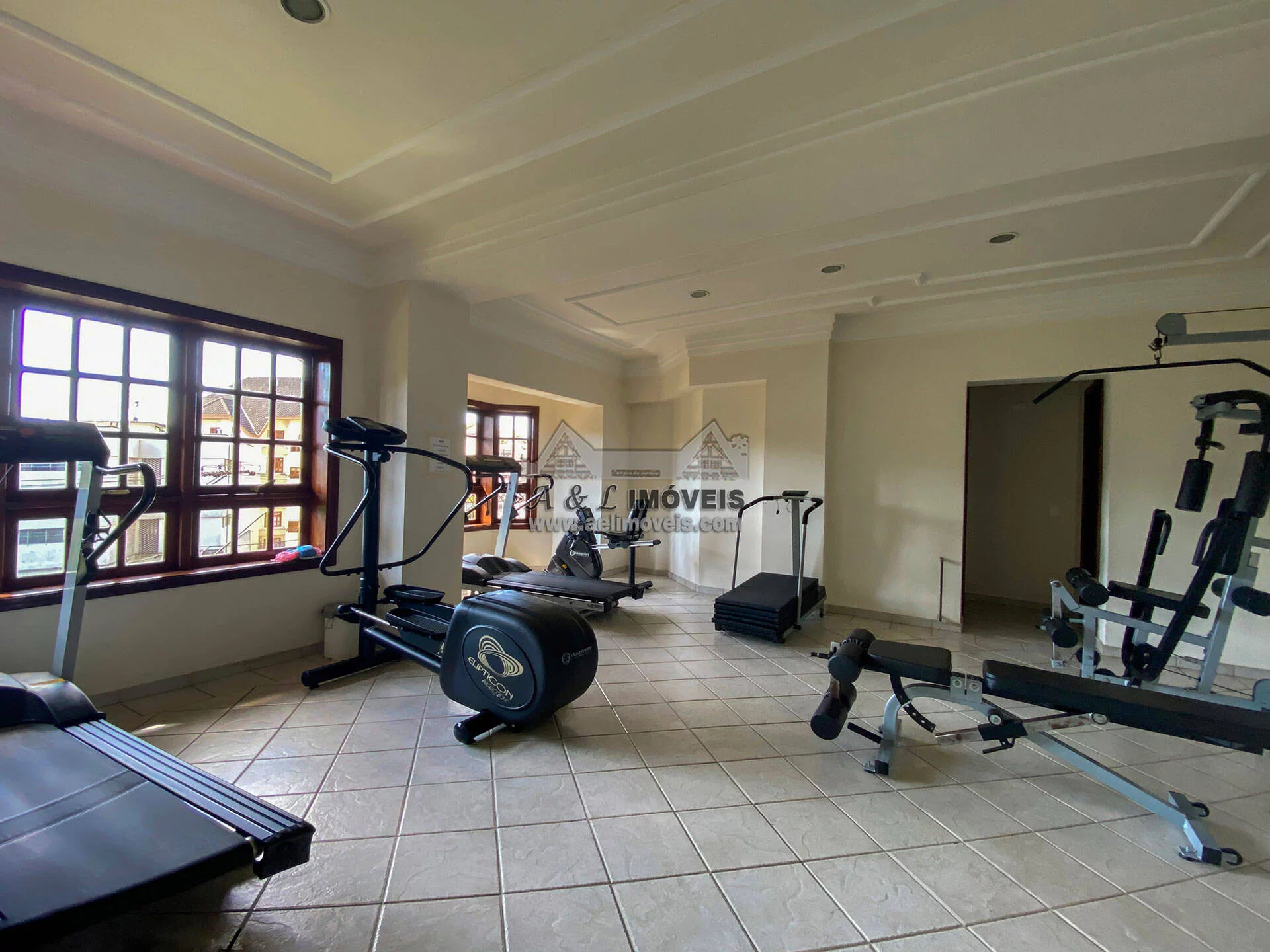 Imagem Apartamento à venda em Campos do Jordão – Condomínio com piscina