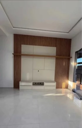Imagem Casa recém-construída com 2 suítes, 2 vagas e sala comercial – Morretes, Itapema