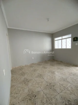 Imagem Casa da frente tem 2 dormitórios, sendo uma suite, sala, cozinha e lavanderia, cômodos bem amplos ...