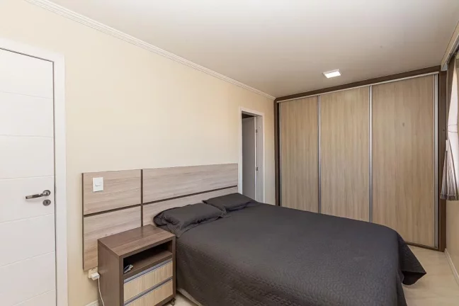 Imagem Sobrado de 4 quartos no bairro Uberaba