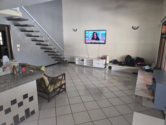 Imagem Excelente Casa em Itanhaém a poucos passos do mar, 141,40M², 2 Dorms, 1 Suíte, 10 Vagas, Jardim.