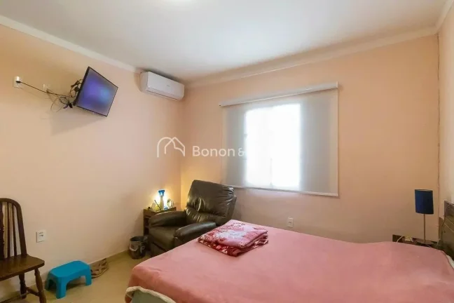 Imagem Apresentamos este imóvel amplo com 4 dormitórios e 2 banheiros, ideal para quem busca conforto e p...