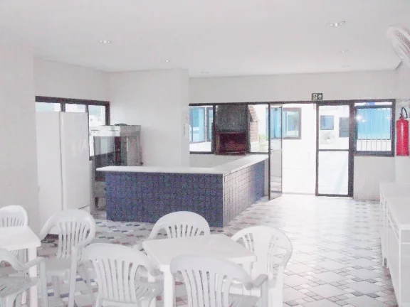 Imagem Pitangueiras - Uma quadra da praia - Flat com lazer - 02 vagas de garagem.