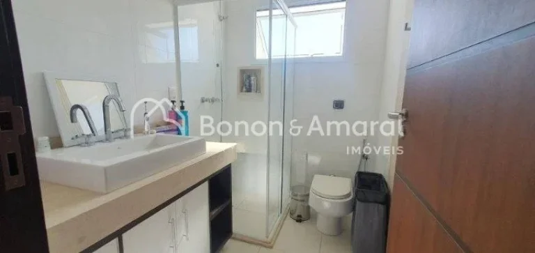 Imagem Lindo e confortável sobrado, com projeto moderno. A residência possui piso térreo com Hall de ent...