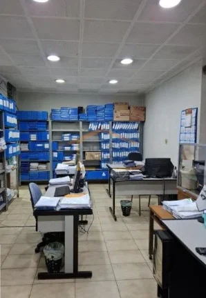 Imagem Salão com 105 m², sendo 60 m² de vão livre, conta com 2 banheiros, copa e 2 vagas de garagem. 

...