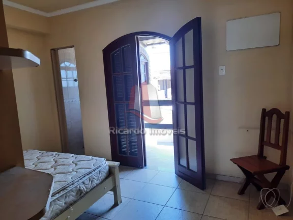Imagem Espaçoso Apartamento Duplex c/ 4 Qtos.