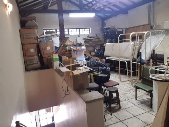 Imagem Salão com 200m² de área útil, sendo 100m² no térreo, com pé direito duplo, e mais 100m² no a...