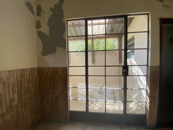 Imagem Casa à venda no bairro Floresta, com 2 quartos , sendo uma suíte