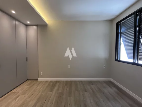 Imagem Apartamento Alto Padrão à venda com 3 suítes e Vista Parcial para o Mar no Boqueirão em Santos/SP