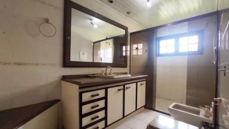 Imagem Casa com 320m2 e terreno com 1.016m2 na Vila Bancária, Campo Largo/PR