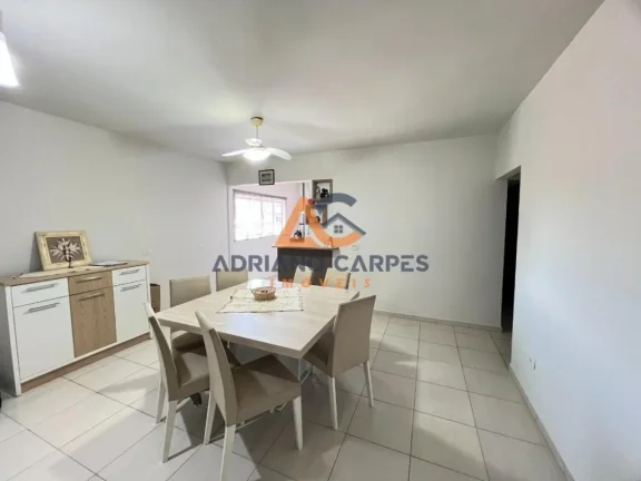 Imagem Aluguel de temporada de casa de praia com 2 dormitórios sendo 1 suíte, sacada com churrasqueira e 2 vagas de garagem, muito bem localizada no bairro Gravatá em Navegantes- SC
