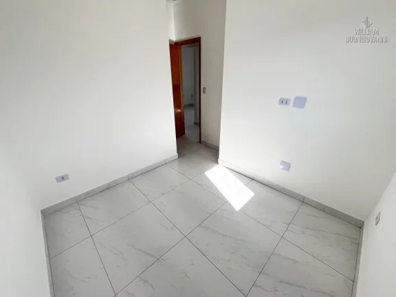Imagem Casa de condomínio na Vila Tupi, 2 Dormitórios com Suíte! Sobreposta Alta!