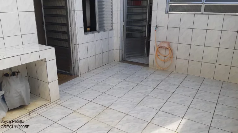 Imagem Vende-se Apartamento 3 Dormitórios Com 227 m² e a 550 m da Praia de Peruíbe. Confira!!!