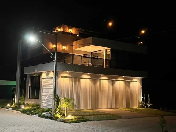 Imagem Casa em hangar com 3 suítes e 2 vagas de garagem entre Itajaí e Brusque.