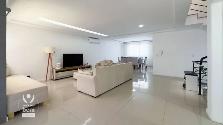 Imagem Sobrado com 316 m² - 5 Quartos - 4 Suítes, 1 Lareira, 1 Churrasqueira – 4 vagas, à venda por R$ 1.737.000 - Campo Comprido - Curitiba/PR