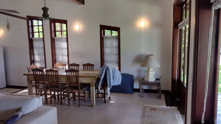 Imagem CASA FRENTE MAR - com 6 dormitórios à suítes - Lagoinha - Ubatuba