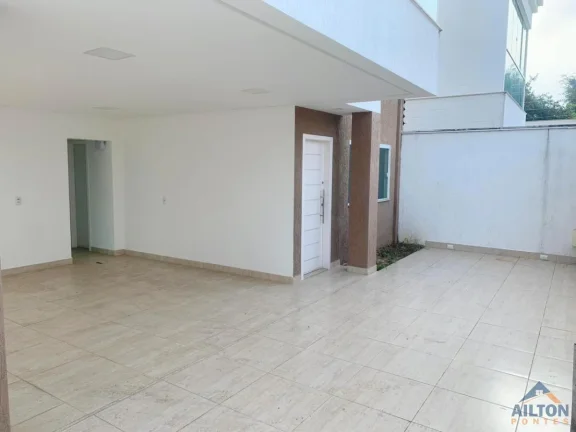 Imagem Casa Duplex com 3 Quartos à Venda na praia do Morro - Guarapari/ES