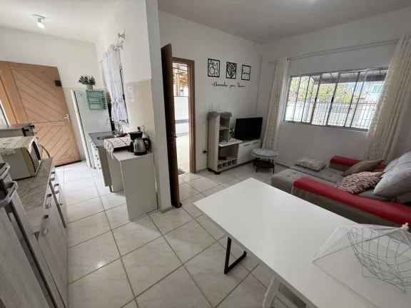 Imagem Casa semimobiliada com 130m² (terreno 208,56m²), 2 quartos (1 suíte), 2 churrasqueiras - Oportunidade imperdível localizada no bairro Armação em Penha/SC, Adriano Carpes Imóveis vende.