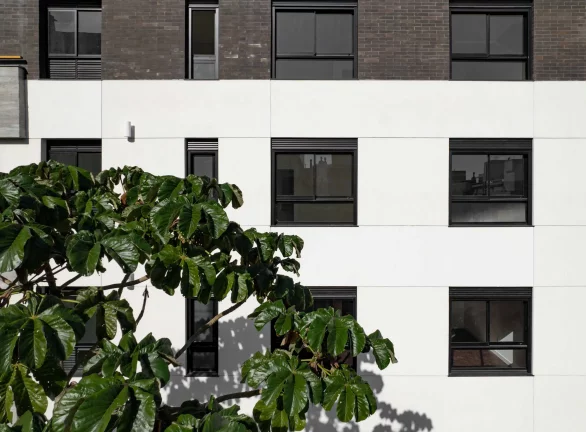 Imagem Apartamento Duplex mobiliado com 3 dormitórios sendo 3 suítes e 2 vagas de garagem - Jurerê/SC