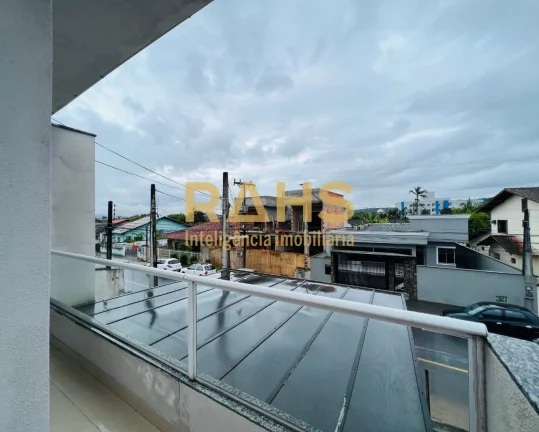 Imagem Excelente Sobrado Geminado com 1 suíte mais 2 quartos no Bairro Boa Vista em Joinville/SC. O imóve...