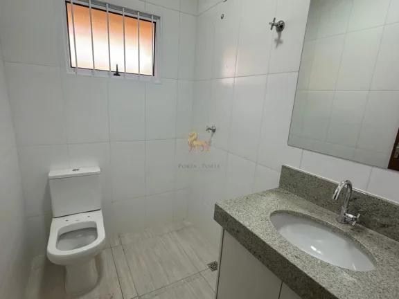 Imagem Casa de Esquina 85 m²/235 m² – 3 Dorms, 1 Suíte, Quintal Amplo e Espaço para Comércio!