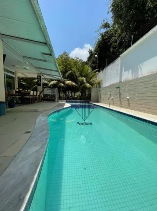 Imagem Casa Triplex em condomínio fechado no Portal do Sol - CA0058