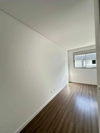 Imagem Apartamento com 2 dormitórios sendo 2 suítes e 2 vagas de garagem, Bairro Canto em Florianópolis/SC