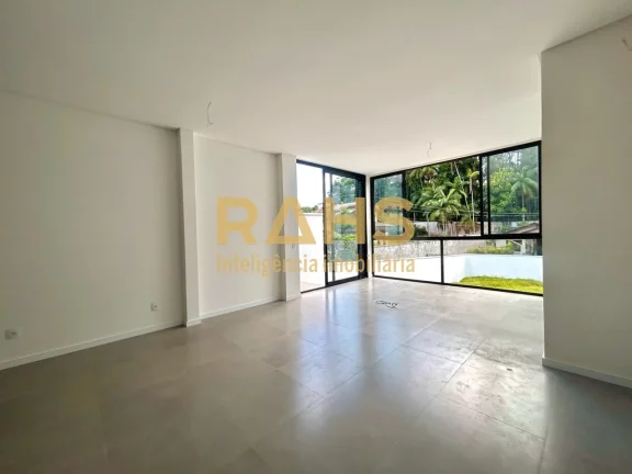 Imagem Ótimo sobrado geminado de ponta, novo, localizado no bairro Glória em Joinville, próximo a Confei...