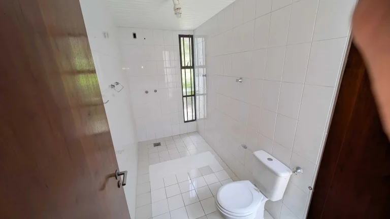 Imagem Casa com 5 dormitórios sendo 3 suítes e 4 vagas de garagem em Florianópolis/SC