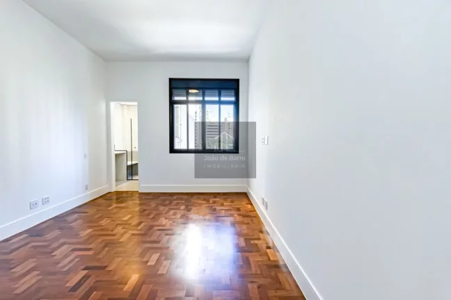 Imagem Apartamento Reformadíssimo com 3 suites 1 vaga prox Metro