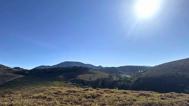 Imagem Domínio de Vista e Eficiência em Santo Antônio do Pinhal: 72.000 m² com Vista para a Pedra do Baú
