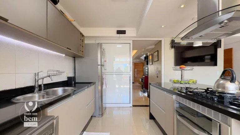 Imagem Sobrado com 3 dormitórios à venda, 323 m² por R$ 1.299.000,00 - Bacacheri - Curitiba/PR