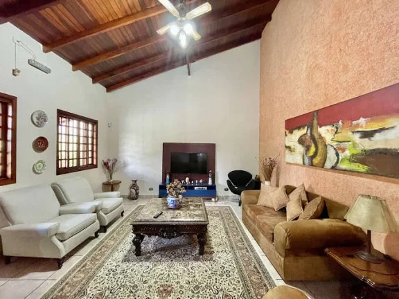 Imagem Cond Chácar dos Lagos - Térrea 3 suítes, anexo gourmet, piscina e pomar!