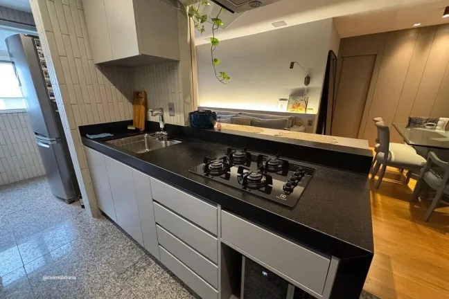 Imagem Este espaçoso apartamento de 95 metros quadrados está localizado no prestigiado bairro Funcionári...