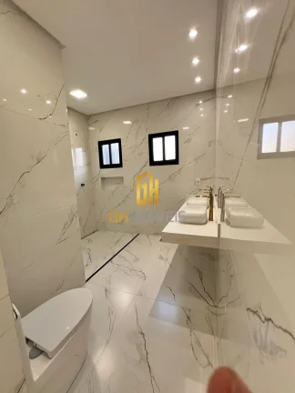 Imagem O sobrado possui 

- 5 suítes plenas sendo 4 suítes no pavimento superior e uma suíte no paviment...