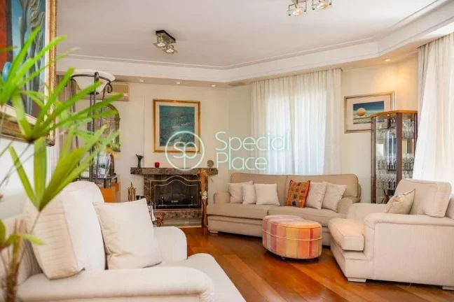 Imagem Cobertura duplex com lazer privativo, piso superior com ares de casa, possui um living amplo para tr...