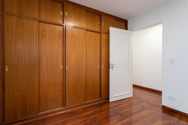 Imagem Apartamento 149M² Reformado, 3Q, 1 Suíte, 2 Banheiros, 3 Vagas, Lavabo, Piscina, Sacada, Playground.