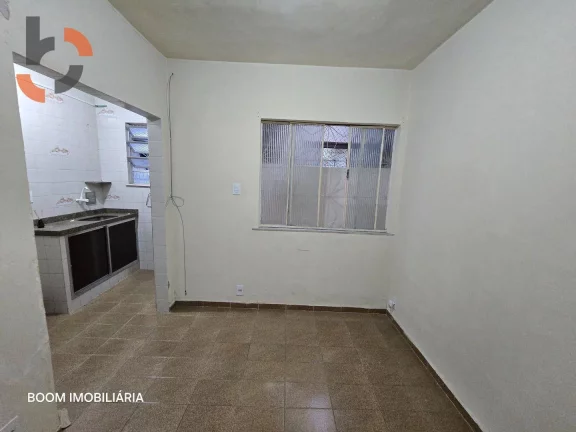 Apartamento Térreo no Centro de NI: Silêncio e Conveniência a um Passo de Tudo