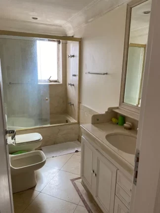 Imagem Luxuoso apartamento de 5 quartos e 4 suítes em Higienópolis, São Paulo-SP: 5 banheiros, 5 vagas de garagem e 450m² de área.
