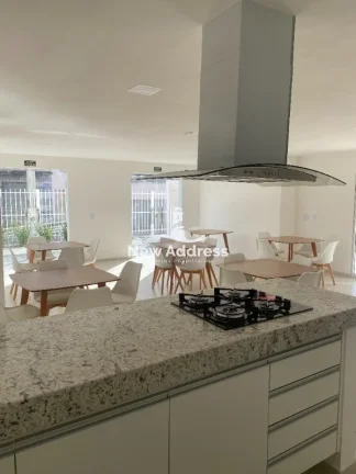 Imagem Apartamento 46,92 m² com varanda, 2 quartos e 1 vaga de garagem coberta, em condomínio completo com lazer e segurança.