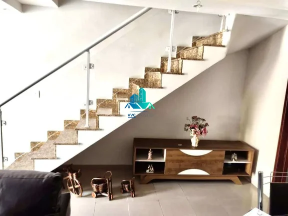 Imagem Sobrado em Condomínio com 3 Vagas — Espaço e Conforto para Sua Família!