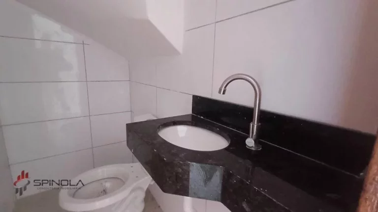 Imagem Sobrado com 2 dormitórios à venda, 62 m² por R$ 460.000,00 - tude basto - Praia Grande/SP